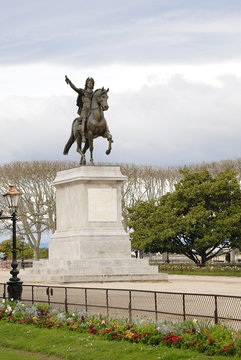 statue louis XIV