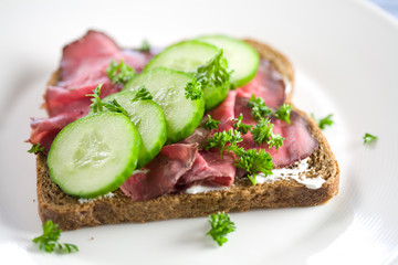 Healthy sandwich with roast beef and cucumber 