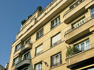 Obraz premium Immeuble mmoderne en pierre, Paris