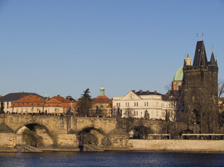 Fototapeta premium Centre ville et pont Charles au coucher de soleil
