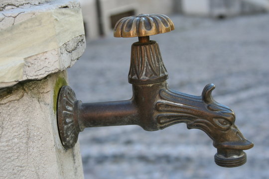 rubinetto di antica fontana