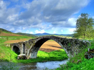 Fototapeten Old Roman bridge in mountain Rhodopi © Dimitar Marinov