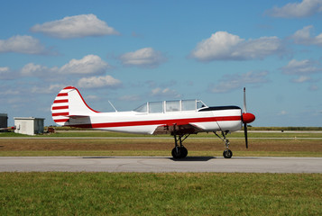 Light aerobatic airplane