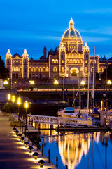 Fototapeta na wymiar Parliament building illuminated at night, Victoria, British Columbia