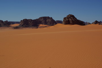 Paysages de la Tadrart algérienne - roches et dunes