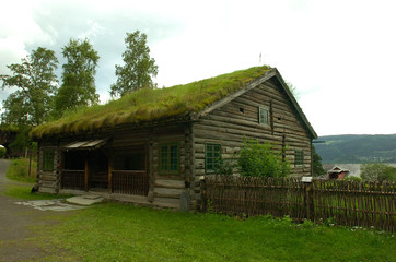 Fototapeta na wymiar norwegian log house