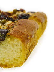 focaccia fladenbrot mit oliven und basilikum