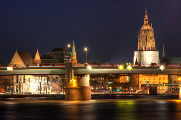 Frankfurter Skyline bei Nacht