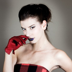 Portrait femme avec gants