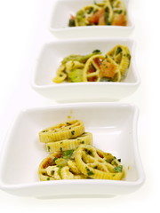 italienische nudelsalat mit basilikum vorspeise