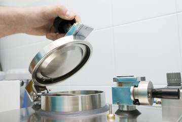 Polymerizing machine