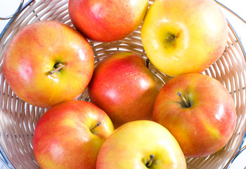 Ripe apples in a bowl