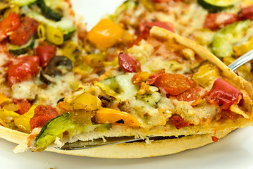 pizza in nahaufnahme-scheibe