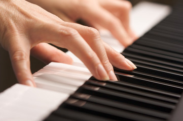 Obraz premium Woman's Fingers on Digital Piano Keys