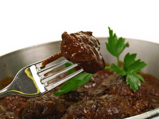 Rindergulasch in einem Topf