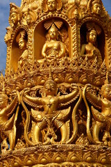 Fototapeta na wymiar colonne d'or, ubon ratchathani, thailande