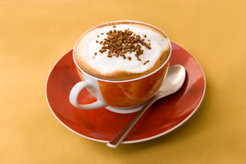 cappuccino mit schokolade-streusel