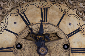 Fototapeta na wymiar Old clock showing five to twelve