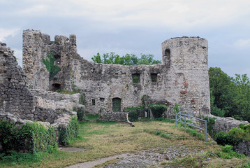 Fototapeta na wymiar Ruiny w zakresie Bazylei