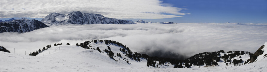 Fototapeta na wymiar photo panoramique de montagne