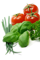 Gartenkräuter und Tomaten