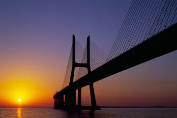 Rolgordijnen zonder boren Vasco da Gamabrug Vasco da Gama-brug bij zonsopgang