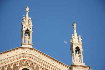 Fototapeta na wymiar Księżyc i wieża w Wenecji