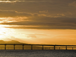Fototapeta na wymiar Tay mosty na zachód słońca