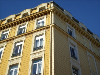 Fototapeta na wymiar façade jaune