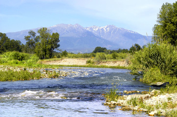 Fototapeta na wymiar Rzeka Pireneje