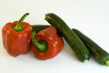 Poivrons rouges et courgettes