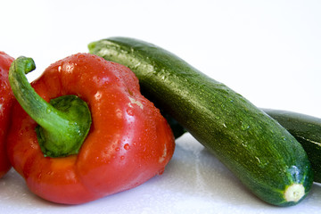 Poivrons rouges et courgettes
