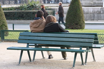 amoureux couple jardins paris