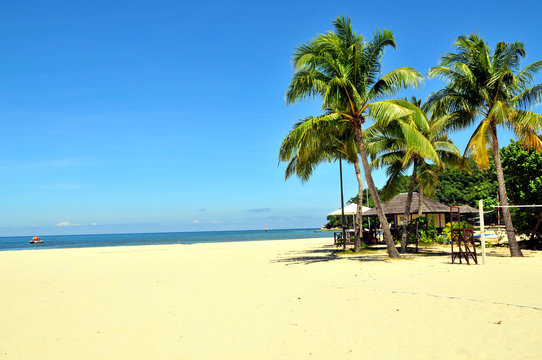 Strand Meer Borneo mit H&uuml;tte