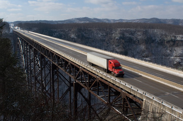 Fototapeta premium Trucker on New River Gorge Bridge