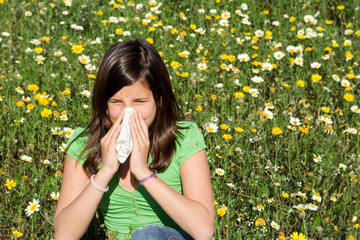 child with hayfever allergy sneezing blowing nose - 6814145