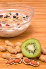Kiwi peanuts and muesli