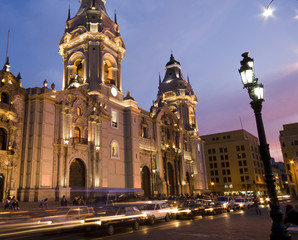 Fototapeta na wymiar katedry na głównym placu Plaza Lima Peru