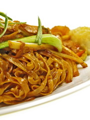 eierbandnudeln mit garnelen und hoisin soße