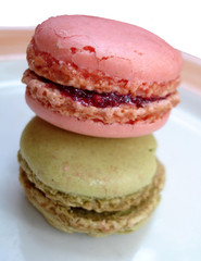 macarons à la  pistache et framboise