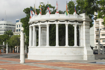 la rotunda malecon 2000