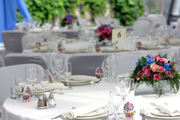 Wedding reception table settings