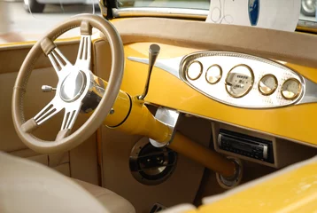  Interieur van antieke auto © Dennis Connelly