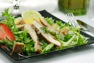 Salat mit Geflügelfleisch