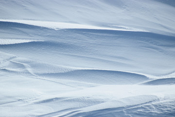 Neige sculptée par le vent
