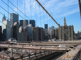 Blick von der Brooklyn Bridge auf Skyline von Manhattan