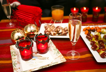 Champagne, bougies et canapés