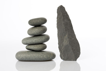 galet pierre dolmen silex tour méditation forme zen réflexion