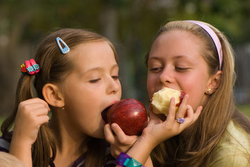 girls with apples