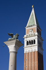 Fototapeta na wymiar saint mark square campanile